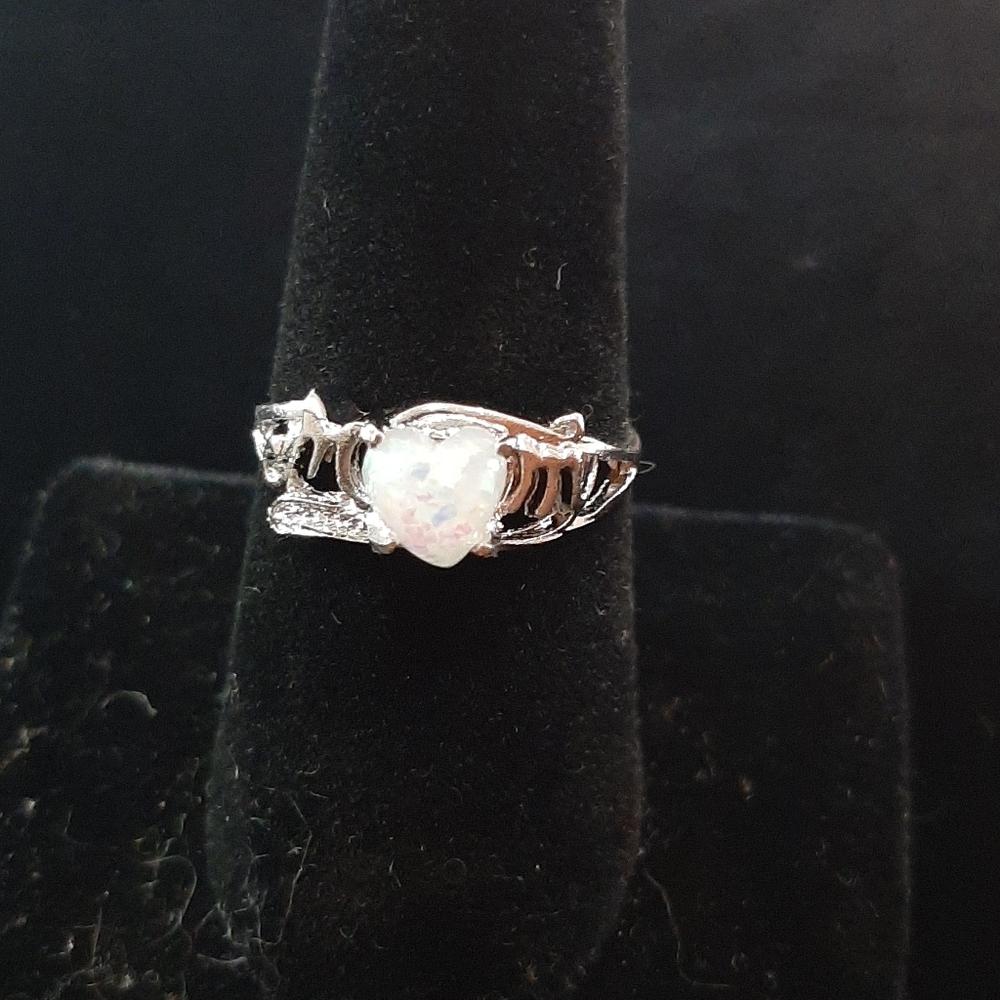 Size 8 M♡m ring